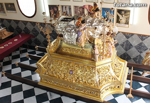 La Hermandad de Nuestra Señora de los Dolores organizó una jornada de puertas abiertas para ver su nuevo trono, Foto 1