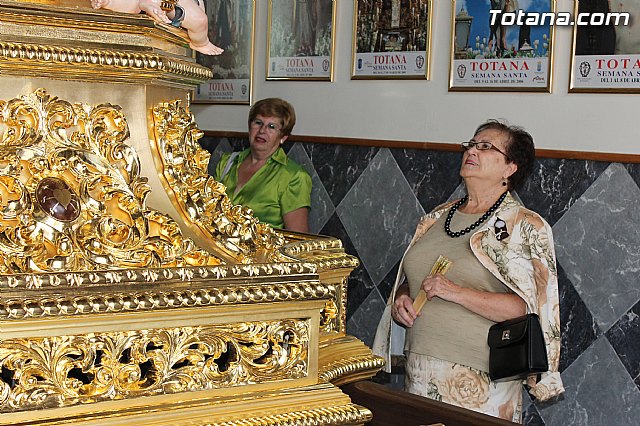 La Hermandad de Nuestra Señora de los Dolores organiz una jornada de puertas abiertas para ver su nuevo trono - 5