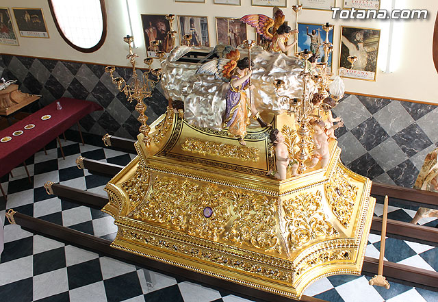 La Hermandad de Nuestra Señora de los Dolores organiz una jornada de puertas abiertas para ver su nuevo trono - 7