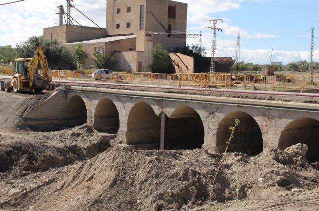 Continúan las obras de apuntalamiento y contención para evitar derrumbes en el Puente de Vilerda tras las inundaciones - 1, Foto 1