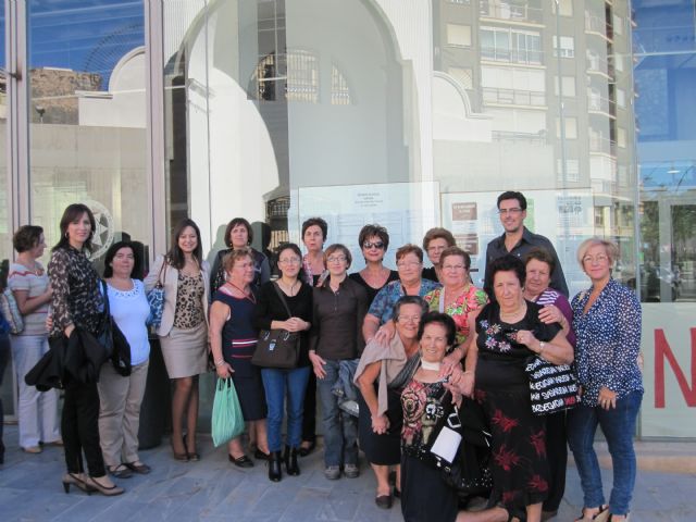Autoridades municipales y mujeres de la localidad participan en las actividades organizadas por Afammer, Foto 1