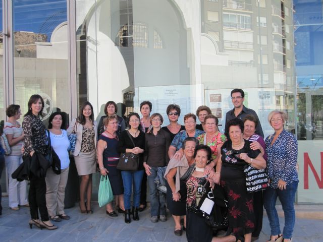 Autoridades municipales y mujeres de la localidad participan en las actividades organizadas por Afammer, Foto 1