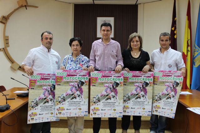 La XXXV Motrocross La Feria destina, un año ms, el 100% de las entradas a la Asociacin Española Contra el Cncer, Foto 1