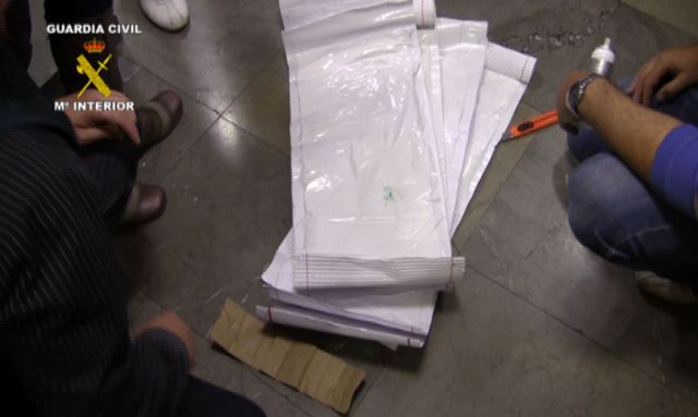 La Guardia Civil desmantela un grupo organizado que importaba cocaína oculta en flores frescas - 1, Foto 1