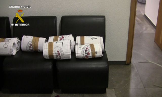La Guardia Civil desmantela un grupo organizado que importaba cocaína oculta en flores frescas - 4, Foto 4