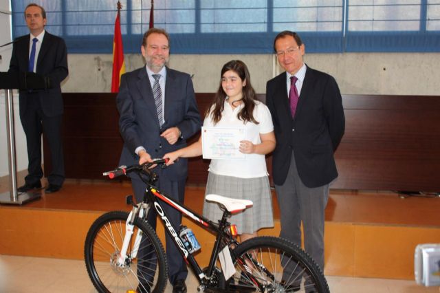 Diez escolares de la región reciben los premios del concurso de dibujo Crece en seguridad - 2, Foto 2