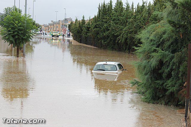Aviso de lluvia y viento. El temporal afecta a todo el pas y remitir probablemente a lo largo del domingo, Foto 1