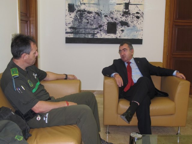El consejero Manuel Campos se reúne con el presidente de la Asociación Profesional de Agentes Medioambientales - 1, Foto 1