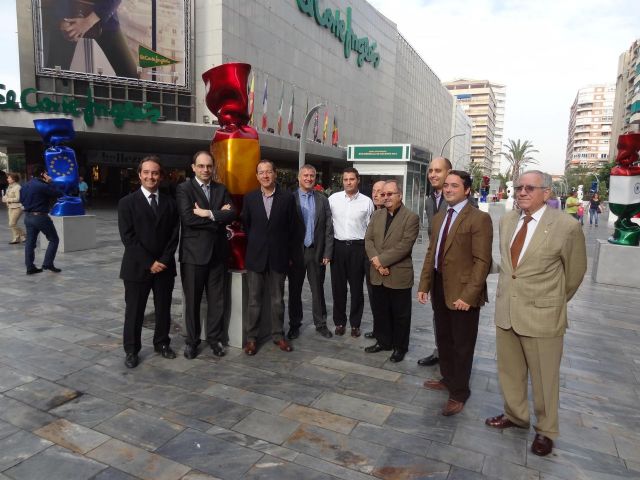 La Avenida de la Libertad se endulza con 21 esculturas en forma de caramelo - 1, Foto 1