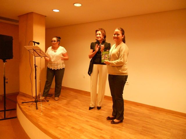 El colegio José Loustau publica un libro de cuentos infantiles escritos por los alumnos - 1, Foto 1