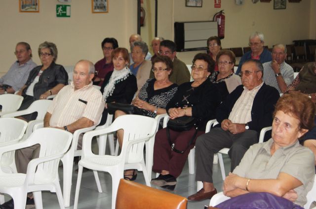 La Asamblea General de Socios del Centro de Personas Mayores Plaza de la Balsa Vieja establece el plan de trabajo para el curso 2012/2013, Foto 3