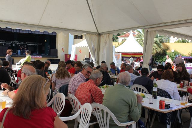 La previsión de lluvia no consigue empañar la Fiesta de los comunistas murcianos - 1, Foto 1