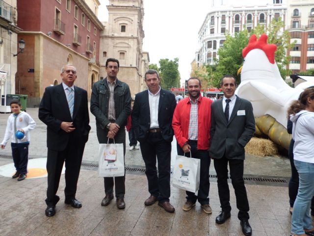 The council supports the initiative promoted by the company "Eggs Immaculate, SA" to inform citizens of the many properties of this food, Foto 2
