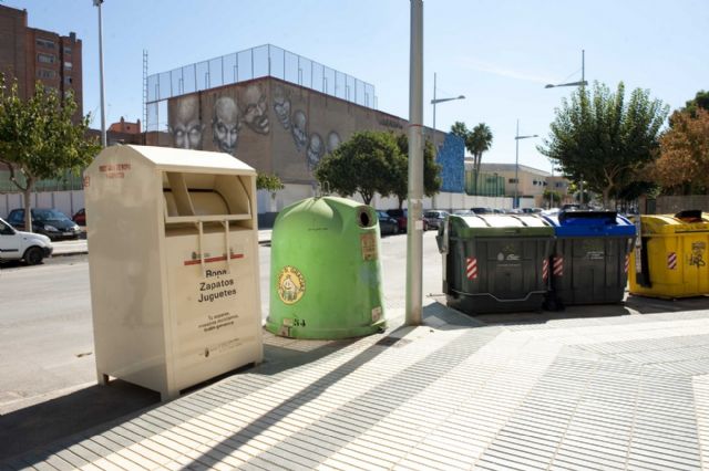 Los contenedores de ropa, calzado y juguetes ya están a pleno rendimiento - 1, Foto 1