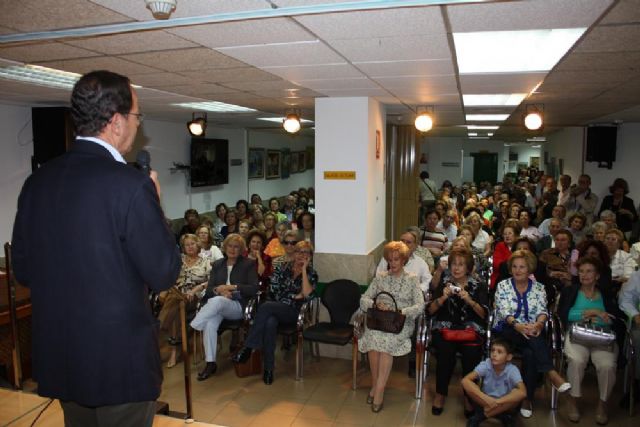El Centro de Mayores de San Miguel distingue a Inés Navarro y José Luis Meléndez como socios de honor - 2, Foto 2