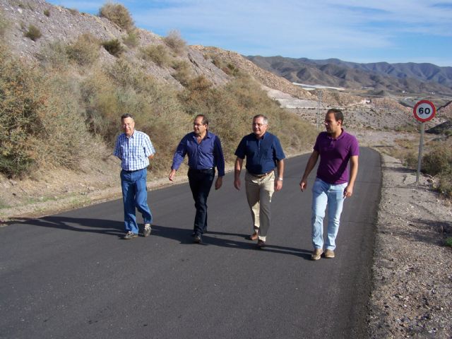 Finalizan las obras de asfaltado y parcheo de varios caminos rurales - 1, Foto 1