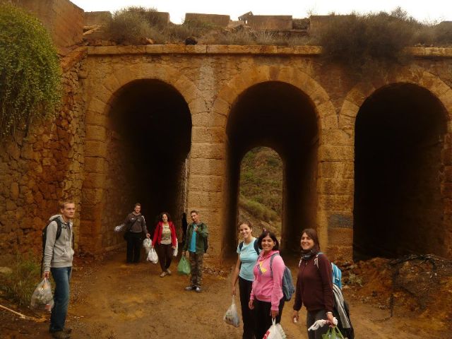 Voluntarios de IMPLICA2 limpian El Gorguel - 2, Foto 2