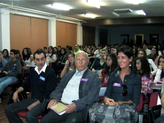 Duda anima a fomentar la lectura en el IES José Planes con motivo del Día Mundial de las Bibliotecas Escolares - 4, Foto 4