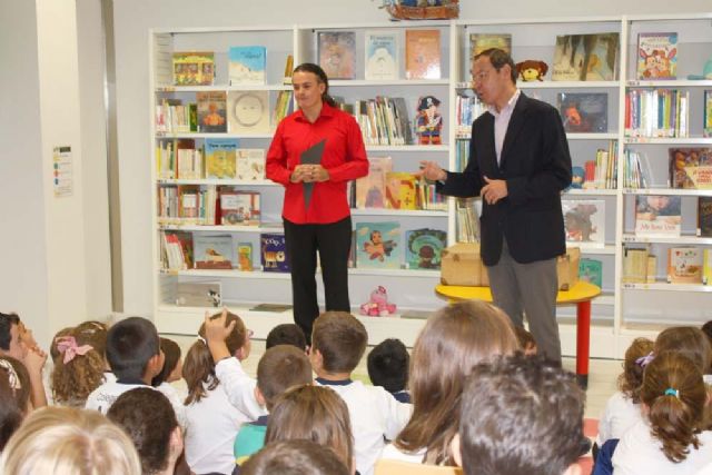 Los vecinos de La Alberca estrenan biblioteca - 1, Foto 1