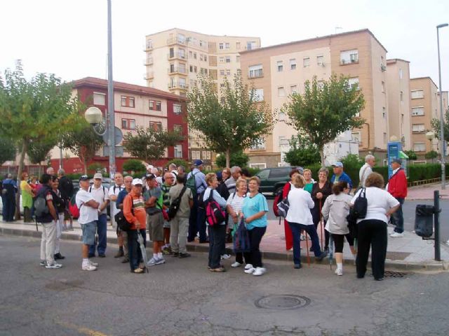 Servicios Sociales se lleva a los mayores de paseo por el centro de Cartagena - 1, Foto 1