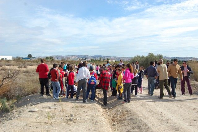 Los escolares de Alguazas se apuntan a la repoblación forestal de la Vía Verde del Noroeste - 1, Foto 1