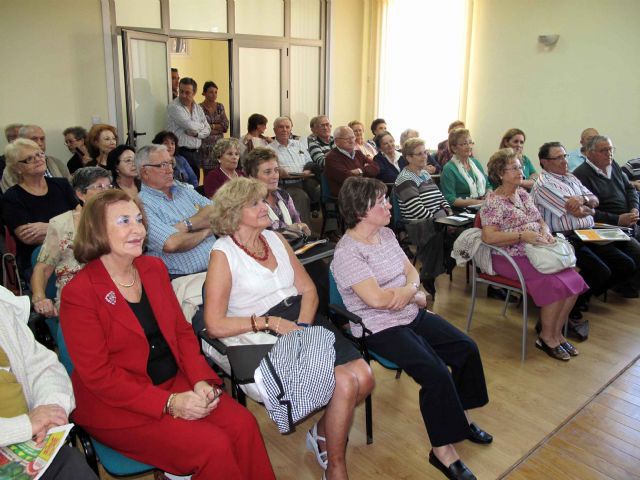 Servicios Sociales y la CAM enseñan a 45 mayores a valerse por sí mismos - 5, Foto 5