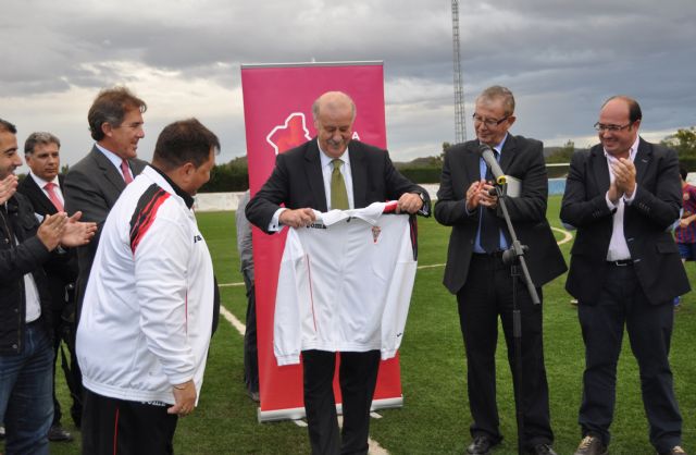 El seleccionador nacional de Fútbol Vicente del Bosque realiza una visita solidaria a Puerto Lumbreras tras las inundaciones - 3, Foto 3