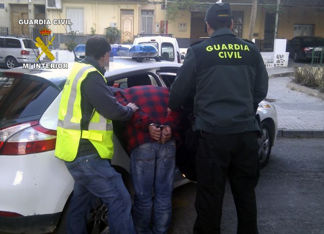 La Guardia Civil detiene a dos personas por la comisión de un robo con fuerza por el procedimiento de butrón - 1, Foto 1