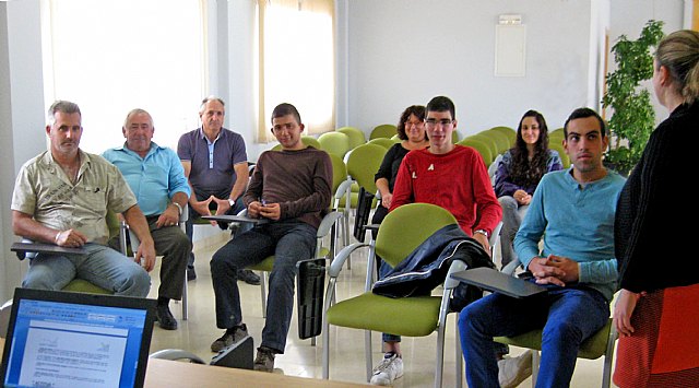 El Centro de Desarrollo Local organiza talleres teórico-prácticos de orientación laboral a personas desempleadas del municipio - 1, Foto 1