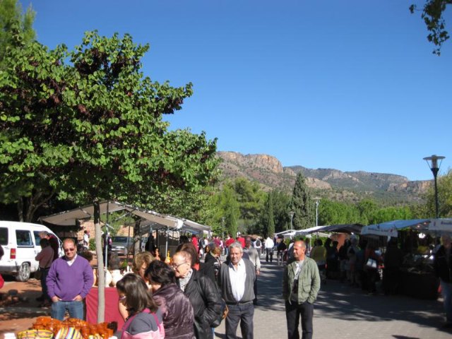 xito de pblico en el Mercadillo Artesano de La Santa celebrado el ltimo fin de semana de octubre - 2