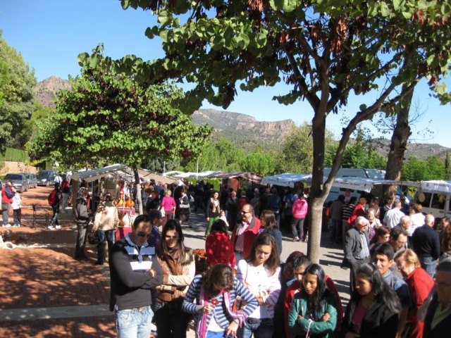xito de pblico en el Mercadillo Artesano de La Santa celebrado el ltimo fin de semana de octubre - 26