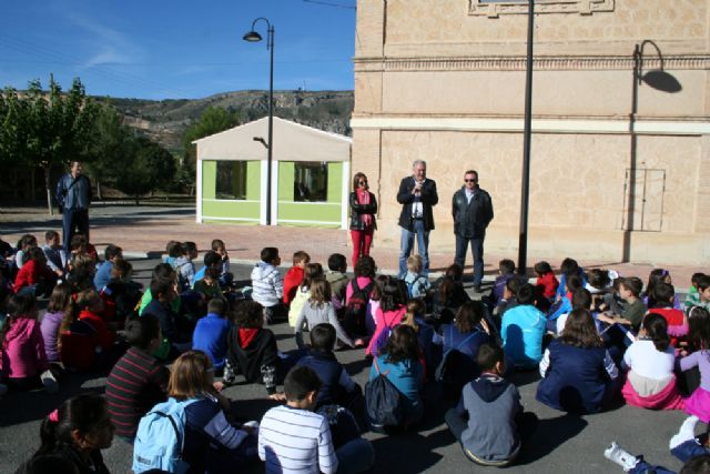 300 escolares reforestan con plantas autóctonas la Vía Verde - 2, Foto 2