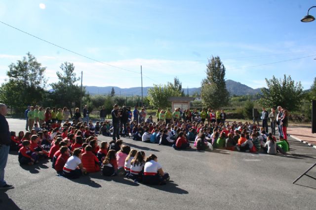 300 escolares reforestan con plantas autóctonas la Vía Verde - 3, Foto 3