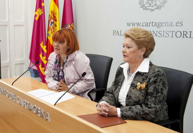 El Ayuntamiento entrega 8.000 euros a la Asociación de Amas de Casa - 1, Foto 1