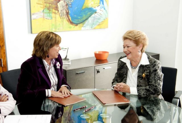 El Ayuntamiento entrega 8.000 euros a la Asociación de Amas de Casa - 3, Foto 3