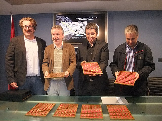 Hallado el mayor tesoro arqueológico de monedas andalusíes en la Región de Murcia - 1, Foto 1