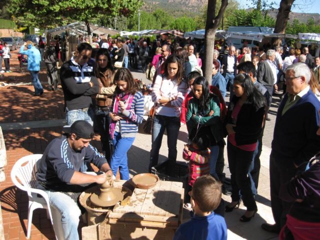Éxito de público en el Mercadillo Artesano de La Santa celebrado el último fin de semana de octubre, Foto 1