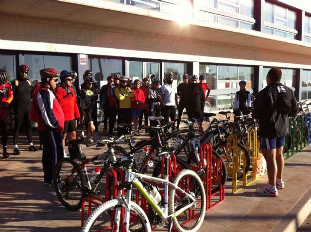 Los torreños vuelven a disfrutar del camino del río Segura sobre sus bicicletas - 1, Foto 1