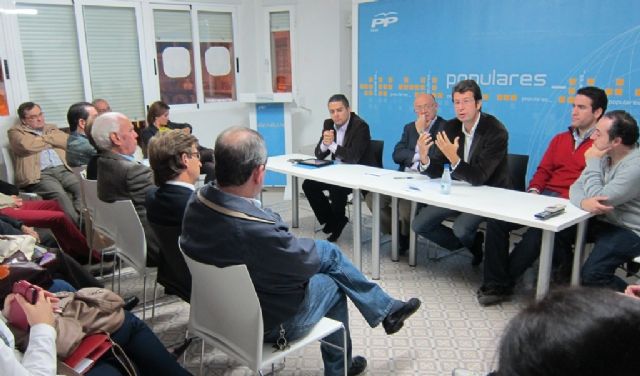 Juan Carlos Ruiz se reúne con los concejales y miembros de la junta directiva local del PP en Cieza - 1, Foto 1