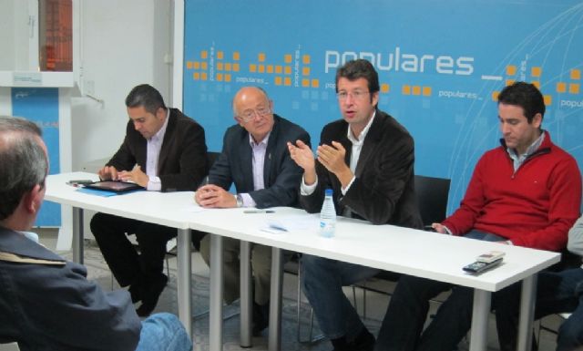 Juan Carlos Ruiz se reúne con los concejales y miembros de la junta directiva local del PP en Cieza - 2, Foto 2