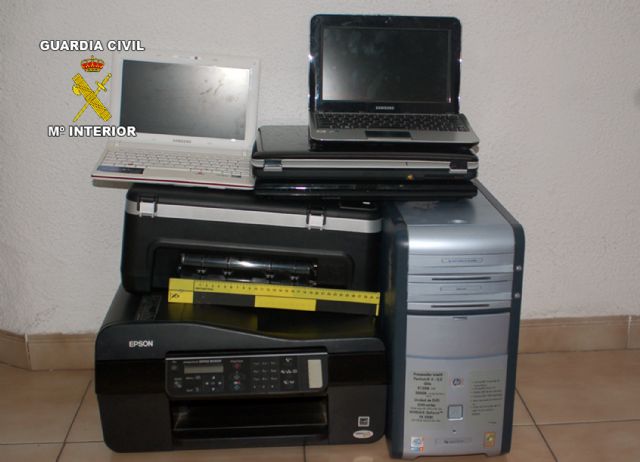 Dos detenidos por extorsionar a una familia con imágenes comprometedoras de su hija - 2, Foto 2