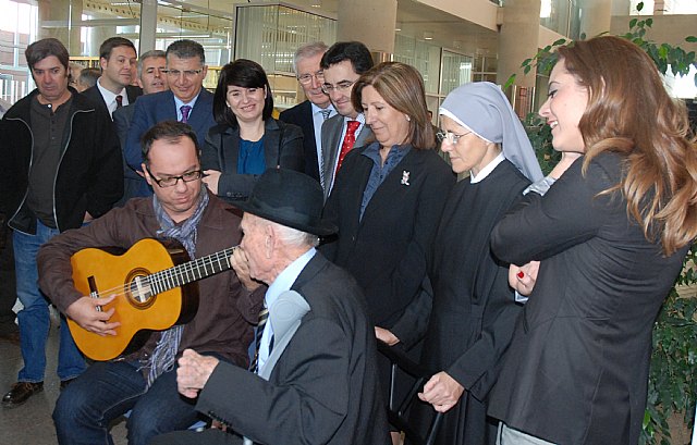 Palacios destaca la importante labor de los mayores para cohesionar y unir a las familias, Foto 1