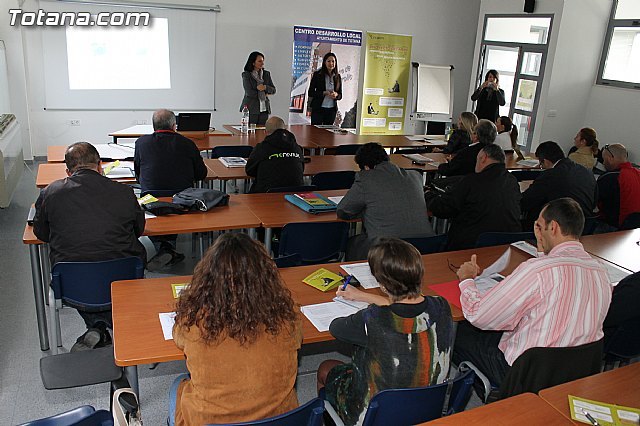 Totana hosts a workshop on "Tools for SMEs in the cloud" and "Web Analytics", Foto 1