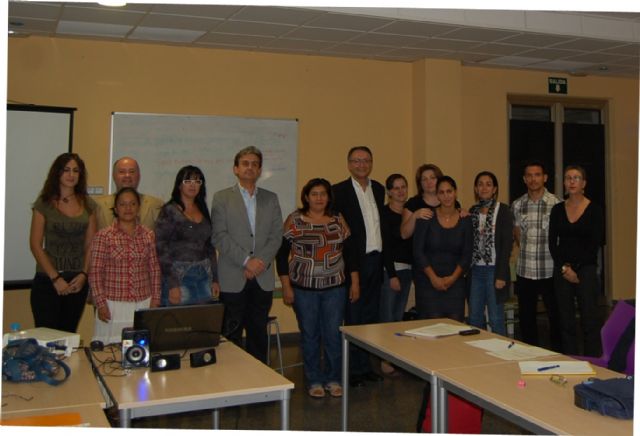 Reciben sus diplomas los 25 desempleados, jóvenes y autónomos de Alguazas participantes en el taller gratuito de entrenamiento a emprendedores - 1, Foto 1