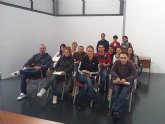 Alumnos del Instituto Alfonso Escmez visitan el Vivero de Empresas de guilas