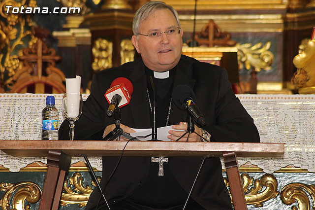 El Obispo de la Dicesis de Cartagena, Mons. Lorca Planes, imparte una conferencia en Totana para profundizar en el Año de la Fe - 19