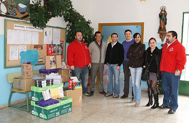 Cruz Roja entrega lotes de material escolar a 50 alumnos de Caravaca - 1, Foto 1