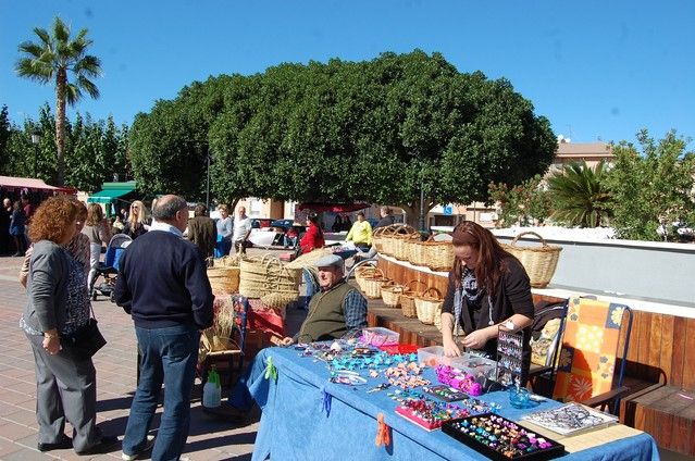 Cientos de alguaceños se acercan a la artesanía de la Región de Murcia - 1, Foto 1