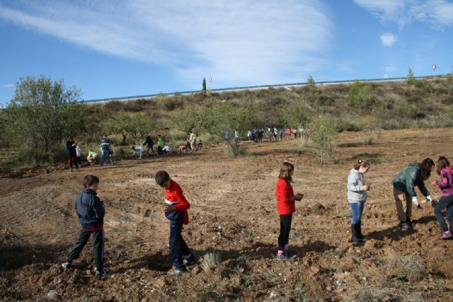 200 alumnos de los Colegios Ródenas y Artero plantan especies autóctonas en la Vía Verde - 2, Foto 2
