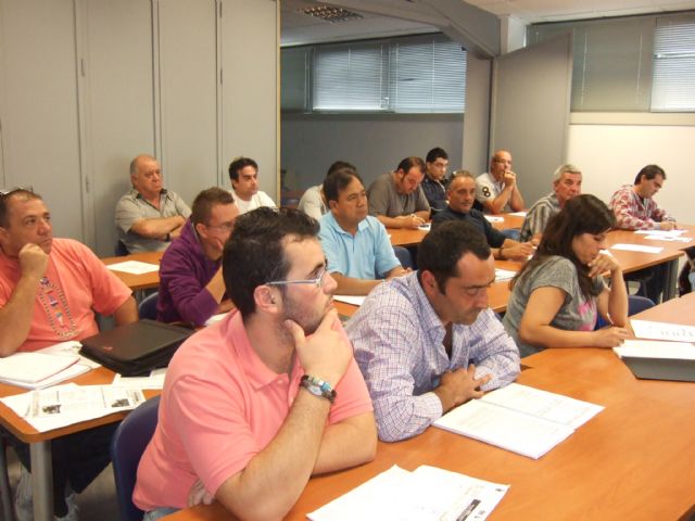 Una veintena de alumnos participan en el curso de Prevención de riesgos laborales en el sector de la agricultura, Foto 6